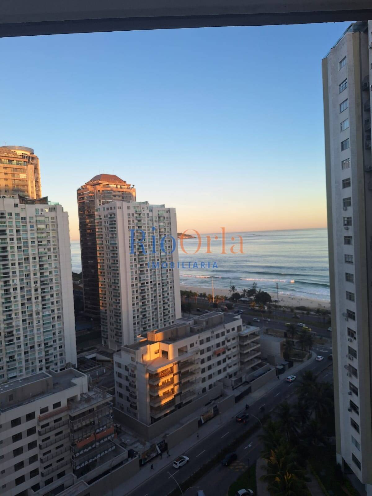 Atlântico Sul, apartamento 4 quartos na praia da Barra, com infraestrutura
