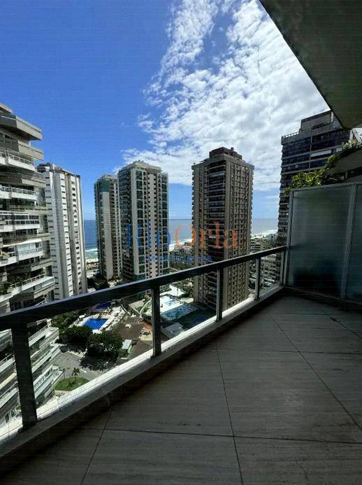 Apartamento Frontal Mar com 220m² no Atlântico Sul. Reformado!