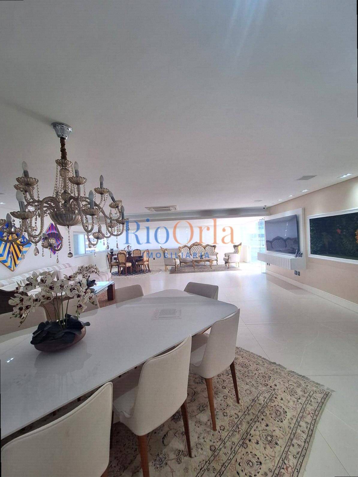 Apartamento de Alto Padrão no Atlântico Sul – 300m² Frente Mar.