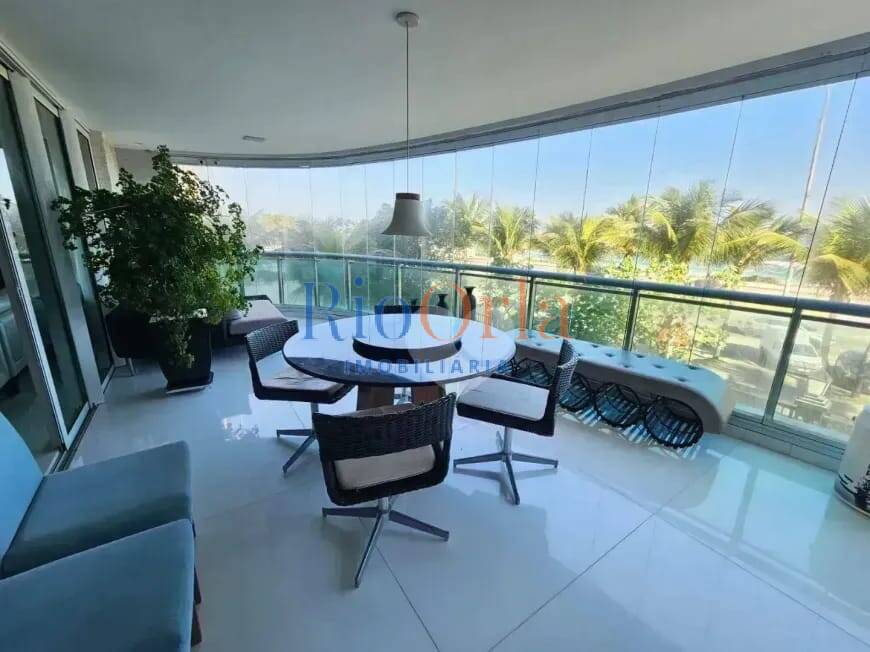 Mônaco, apartamento 4 quartos com infraestrutura na orla da praia !