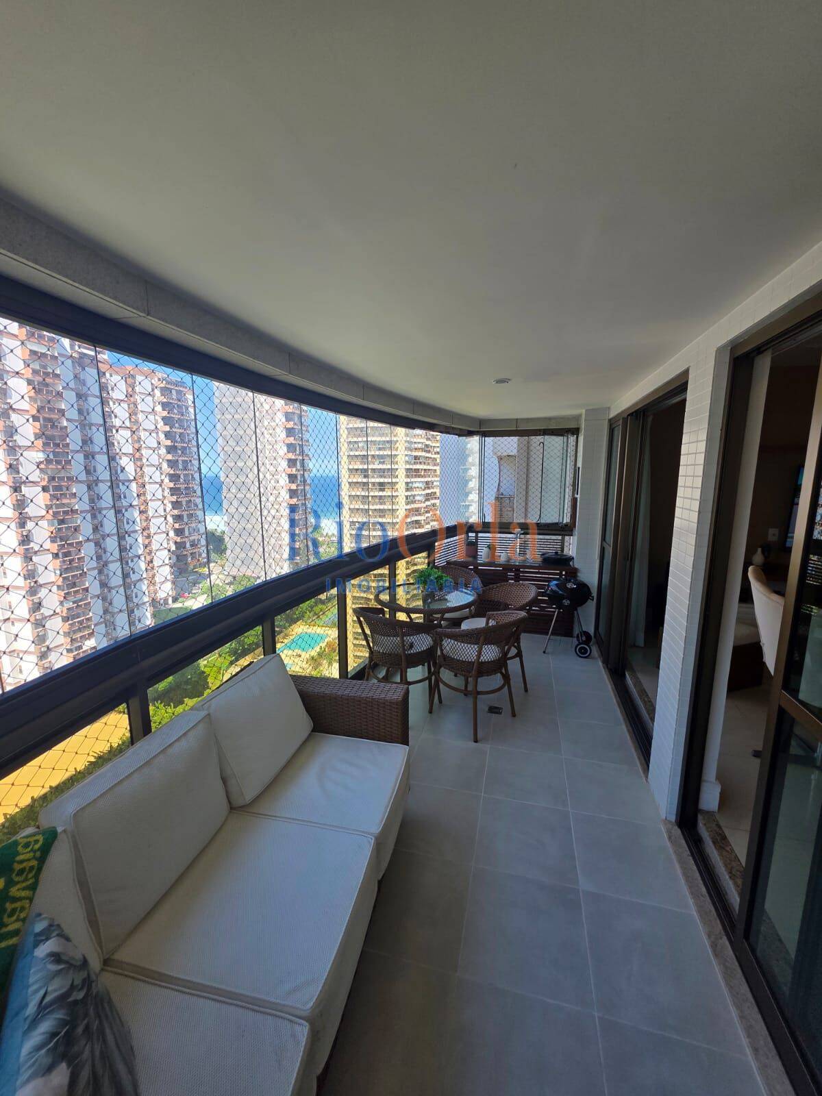Palais de Nice, apartamento 4 quartos com infraestrutura na orla da praia !