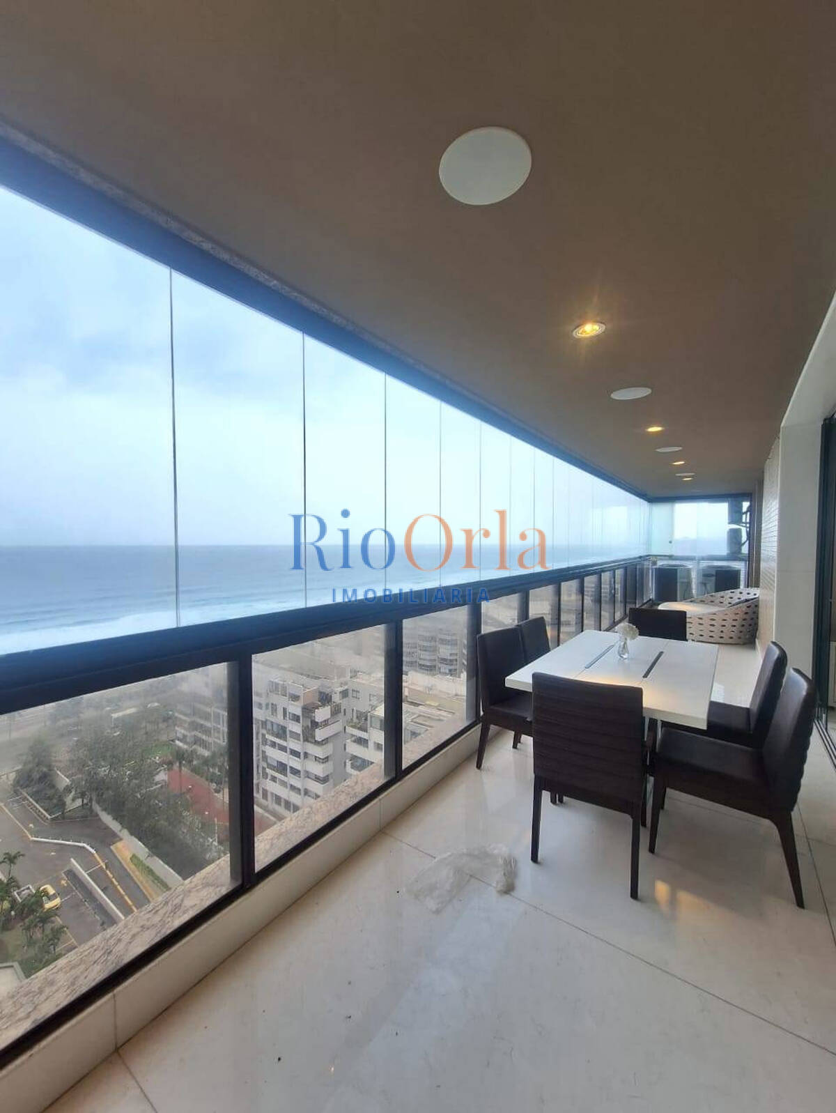 Apartamento de 220 m² no Barra Summer Dream: Conforto e Localização.