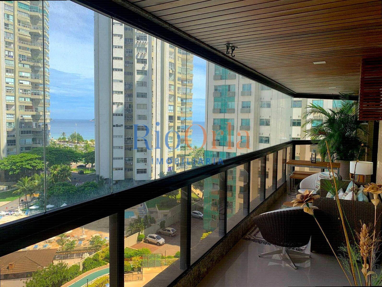 Barra Summer Dream: Apartamento Reformado com Vista Mar e Alto Padrão.
