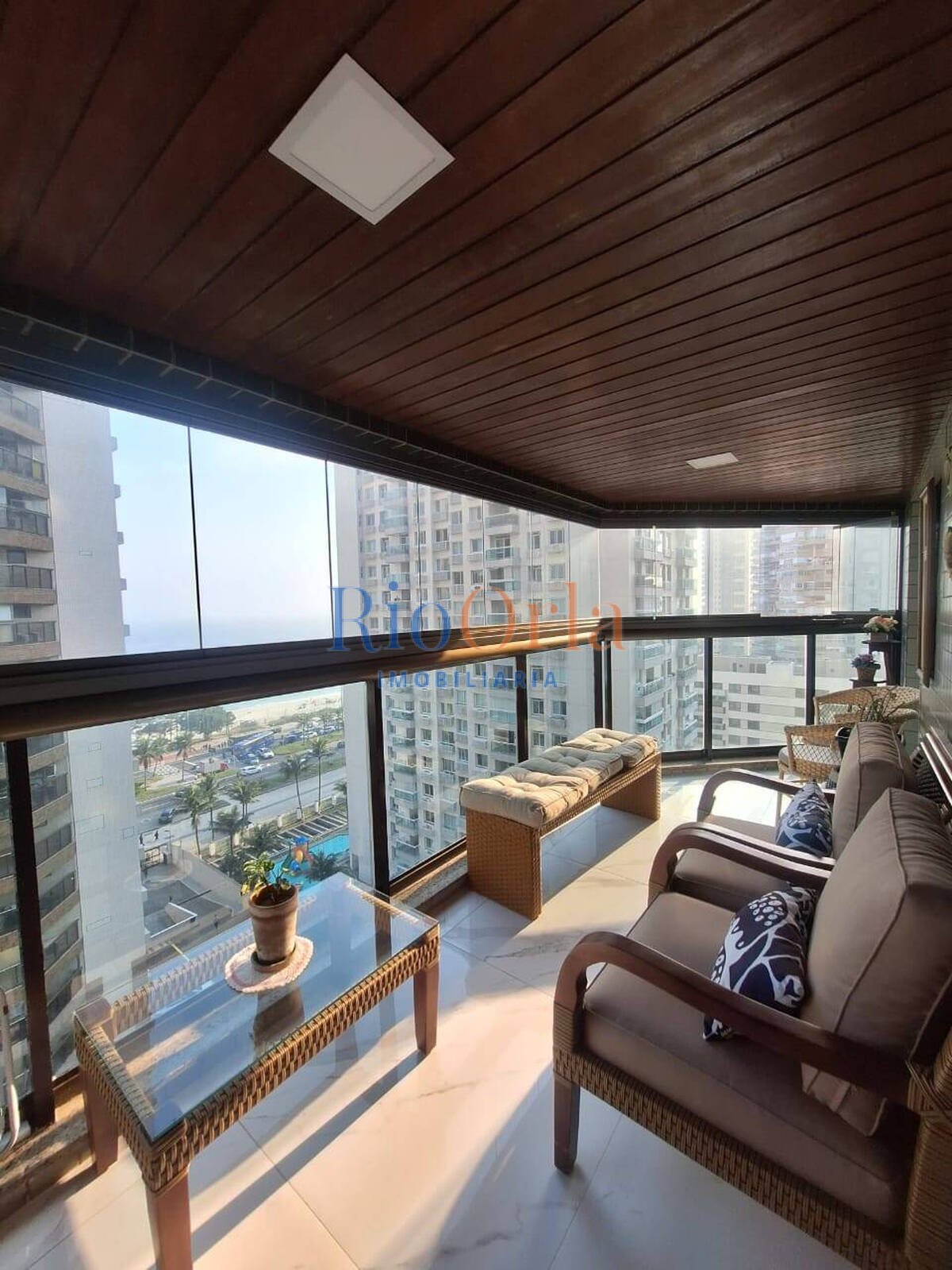 Apartamento Reformado no Acquabella com Vista Mar e Ambientes Amplos