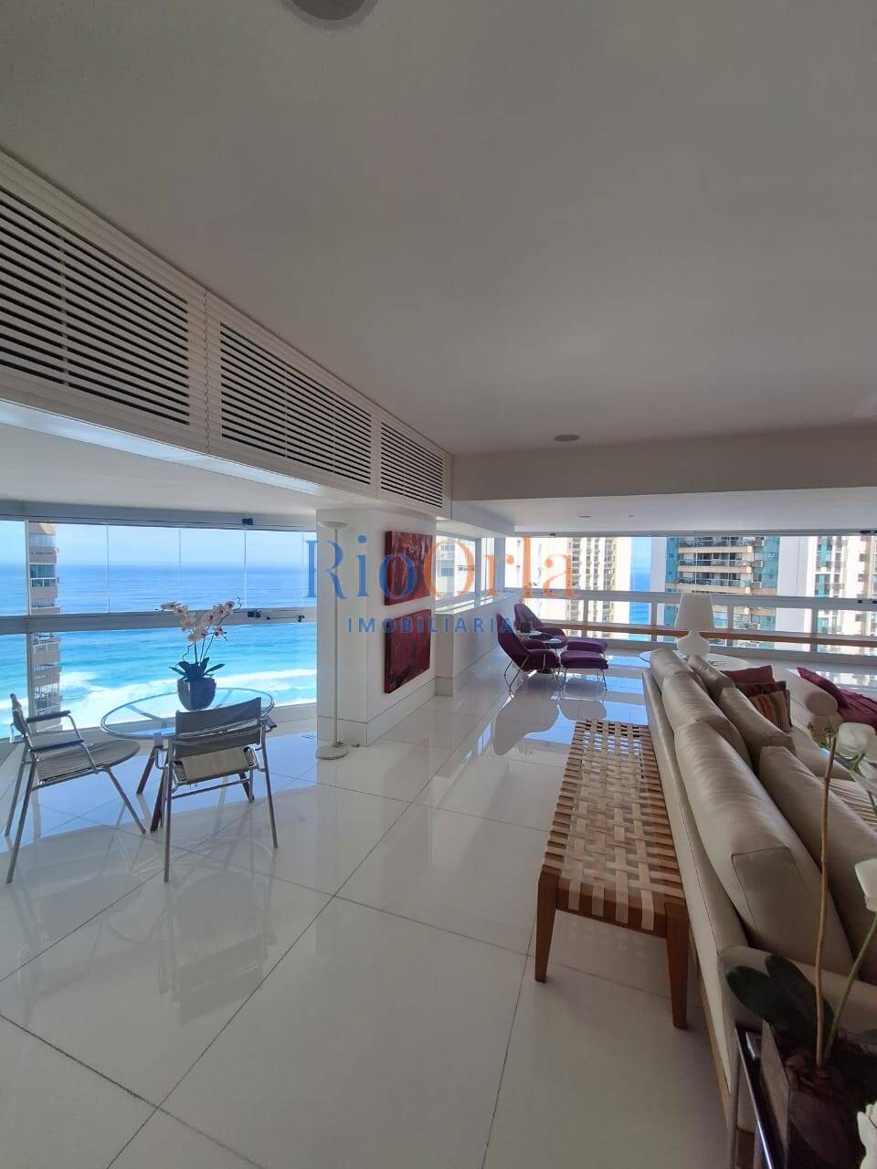 Atlântico Sul, frontal, apt 4 quartos com infraestrutura na Orla da praia.
